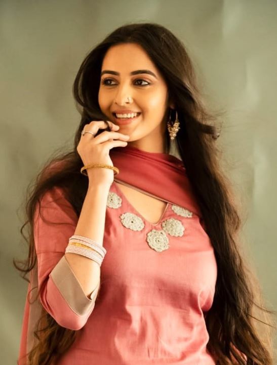 Simrat Kaur Randhawa 6